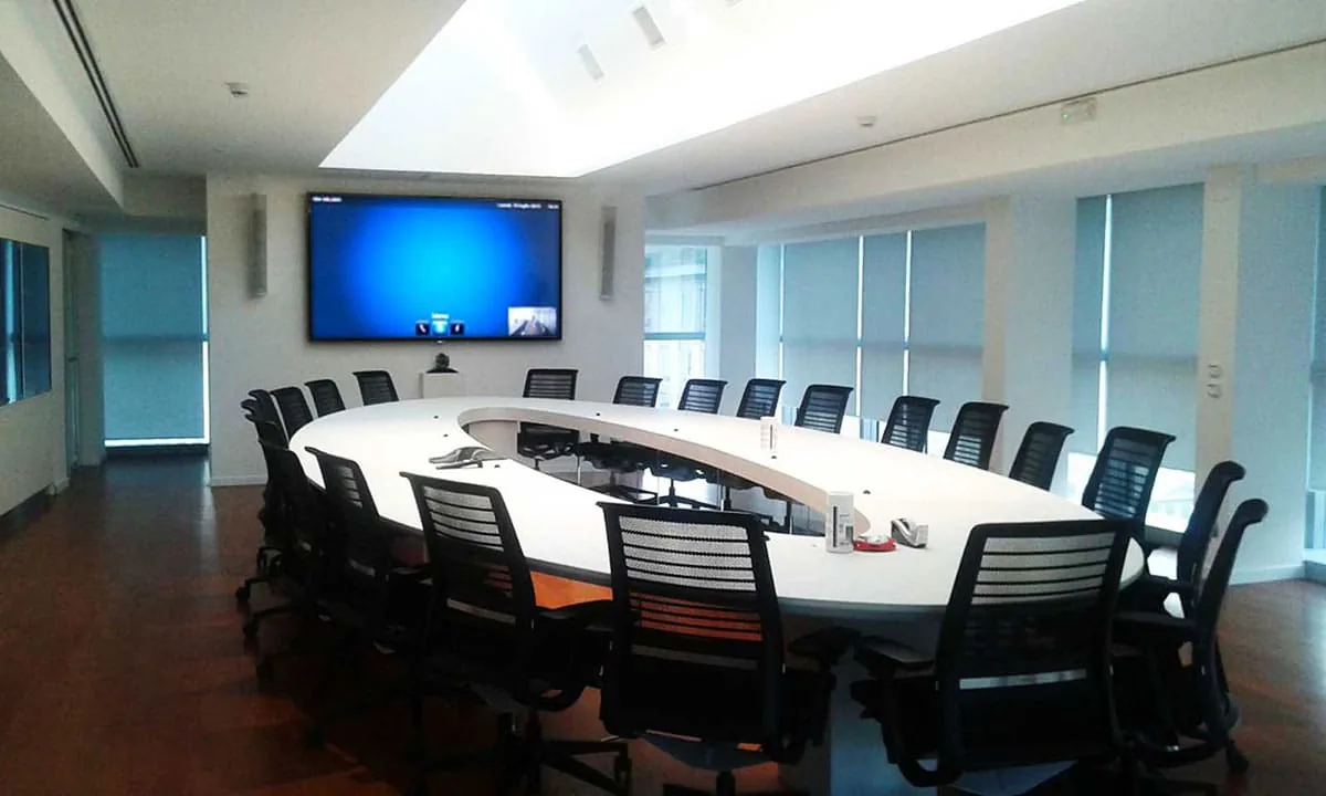 Boardroom Philip Morris Italia con sistema di videoconferenza